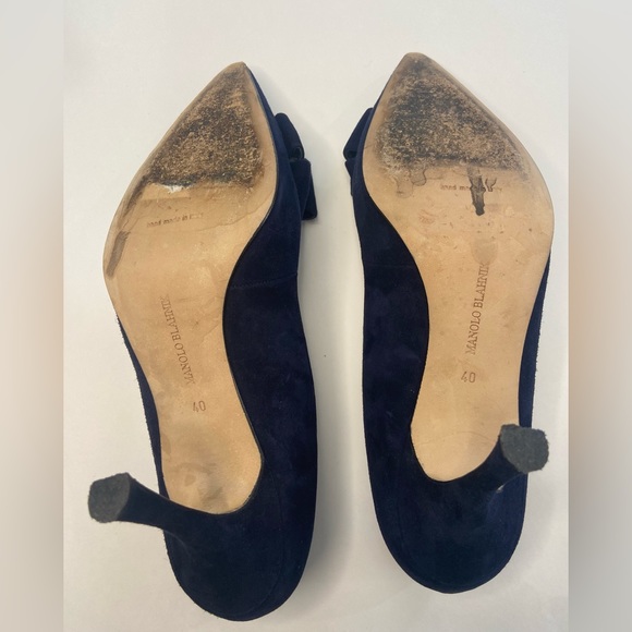 Manolo Blahnik Lisanewbo Suede Pump with Bow | Navy - Picture 7 of 8